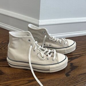 Converse High Top Chuck Taylor’s Suede Platform
